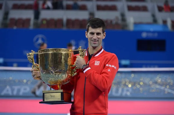 Vencedor Novak Djokovic Sérvia Posa Com Seu Troféu Campeão Durante — Fotografia de Stock