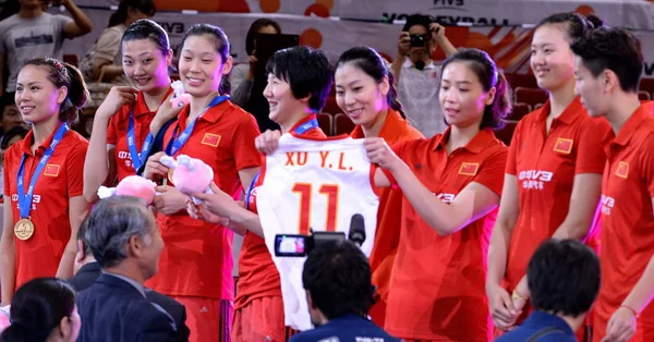 Les Joueuses Équipe Nationale Volleyball Féminin Chine Posent Sur Podium — Photo