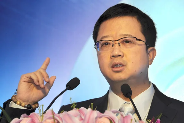 Liang Xinjun Yönetim Kurulu Başkan Yardımcısı Forun Grubu Ceo Sunar — Stok fotoğraf