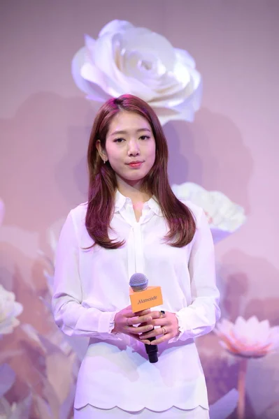 韓国女優パク シネが 2015 Mamonde スキンケア製品のプロモーション イベント中にポーズします — ストック写真