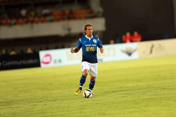 Michel Salgado European Legends Team Dribbles Chinese Legends Team Friendly — Stock Photo, Image