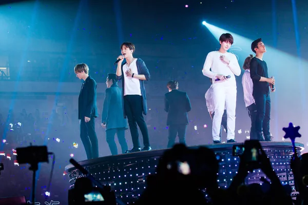 Membri Del Gruppo Pop Sudcoreano Super Junior Esibiscono Durante Loro — Foto Stock