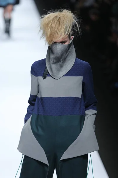 Modell Visar Skapelse Yao Modevisning Shanghai Mode Vecka Höst Vinter — Stockfoto