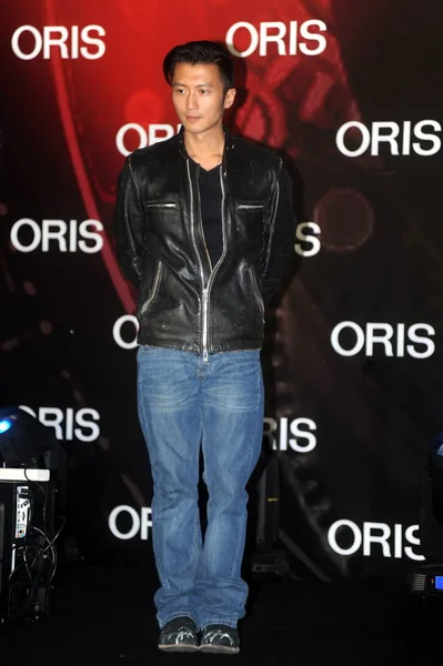 スイスの時計ブランド 上海でオリスのプロモーション イベントで香港の歌手 俳優ニコラス ツェー ポーズ 2015 — ストック写真