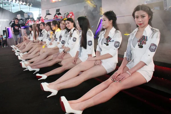 Showgirls Posar Stand Operador Jogos Online Chinês Kongzhong Durante 13Th — Fotografia de Stock
