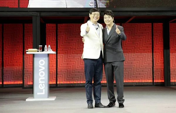 Çinli Piyanist Lang Lang Doğru Lenovo Yönetim Kurulu Başkanı Ceo — Stok fotoğraf