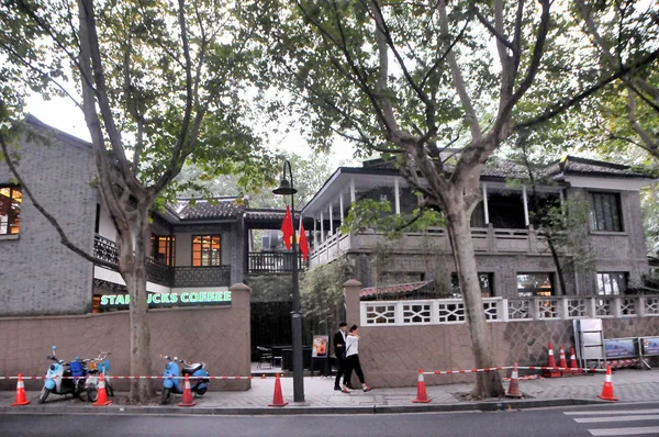 Clientes Saem Café Starbucks Edifício Antiga Residência Falecido Líder Taiwan — Fotografia de Stock
