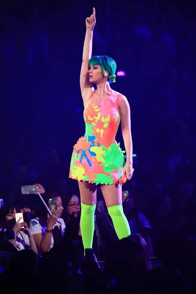 Αμερικανίδα Τραγουδίστρια Katy Perry Πραγματοποιεί Στη Σαγκάη Συναυλία Της Πρισματική — Φωτογραφία Αρχείου
