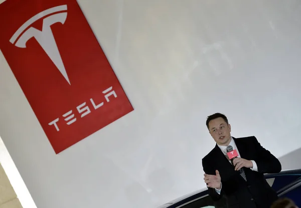 Tesla Ceo Elon Musk Spricht Während Einer Pressekonferenz Tesla Firmware — Stockfoto