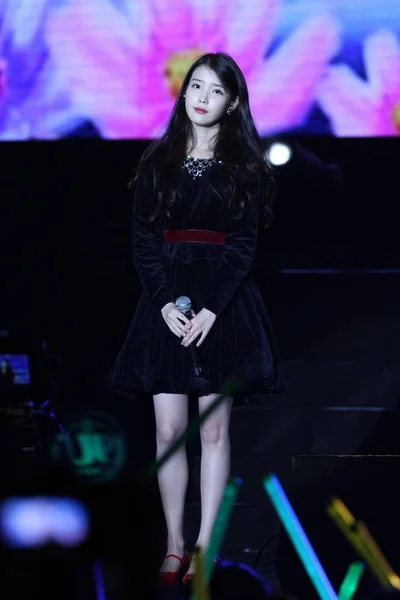 2015年11月8日 韩国歌手兼词曲作者 女演员李继恩在中国上海举行的演唱会上摆姿势 她以舞台名字而闻名 — 图库照片