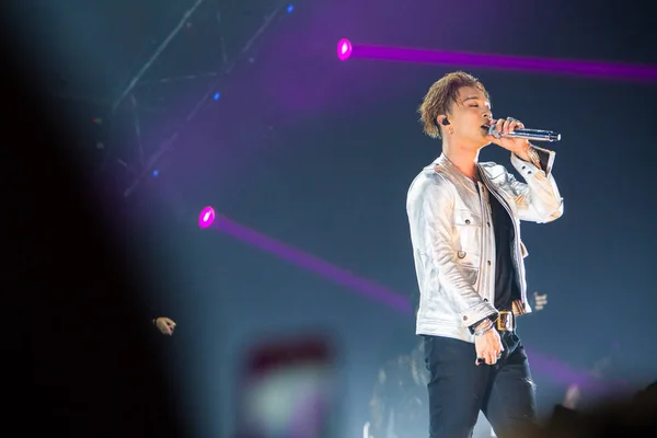 Член Южнокорейской Бойз Группы Bigbang Выступает Время Концерта Bigbang 2015 — стоковое фото