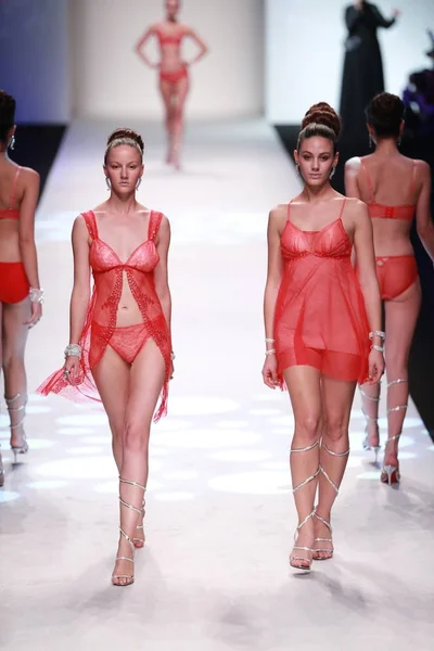Modelos Muestran Nuevas Creaciones Desfile Moda Marca Lencería China Yalanka — Foto de Stock