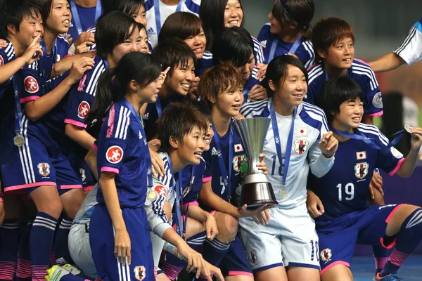 Jugadores Japoneses Posan Con Trofeo Campeón Después Derrotar Corea Del —  Fotos de Stock