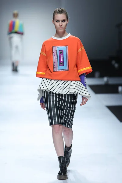 Jie Insh에서 새로운 창조를 패션쇼는 상하이 2015 상하이 2015 동안도 — 스톡 사진