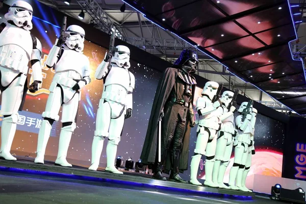 Animadores Vestidos Con Disfraces Star Wars Posan Durante 13ª China — Foto de Stock