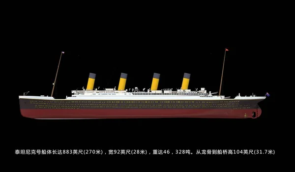 Deze Artiest Vertoning Toont Een Grootschalige Replica Van Titanic Ocean — Stockfoto
