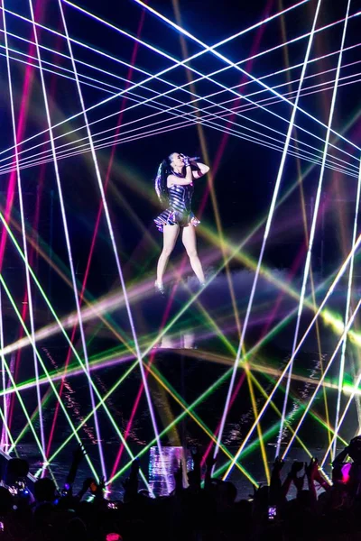 2015年5月1日 美国歌手凯蒂 佩里在中国澳门举行的 棱镜世界巡回演唱会 澳门音乐会上表演 — 图库照片