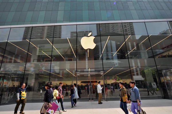 Pedestres Passam Por Uma Apple Store Cidade Shenyang Nordeste Província — Fotografia de Stock