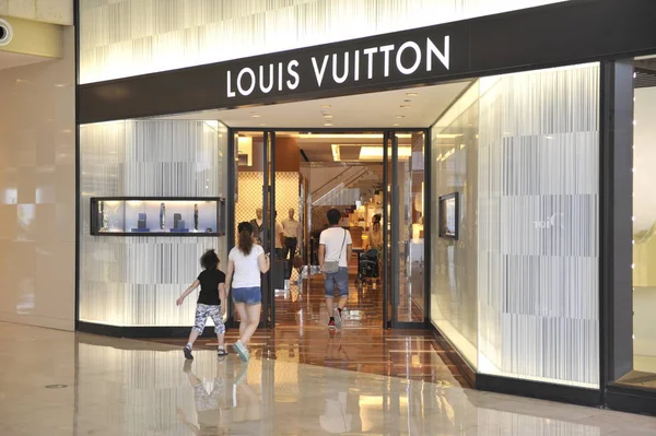 Los Clientes Ingresan Una Tienda Louis Vuitton Centro Comercial Ciudad — Foto de Stock