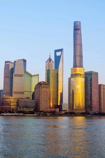 Uitzicht Toren Van Shanghai Hoogste Andere Wolkenkrabbers Hoogbouw Het Financial — Stockfoto