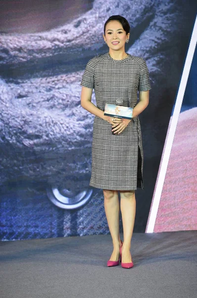 Китайская Актриса Чжан Цзыи Позирует Пресс Конференции Своего Нового Фильма — стоковое фото