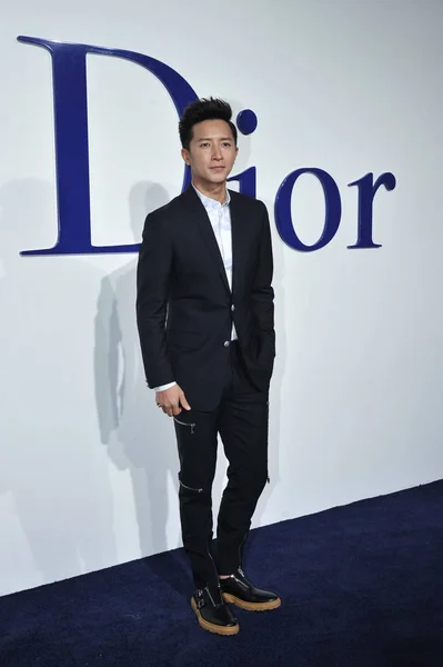 Cantante Actor Chino Han Geng Posa Mientras Llega Desfile Moda — Foto de Stock