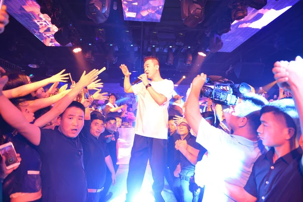 Cantante Attore Hong Kong Jordan Chan Esibisce Durante Anniversario Pub — Foto Stock