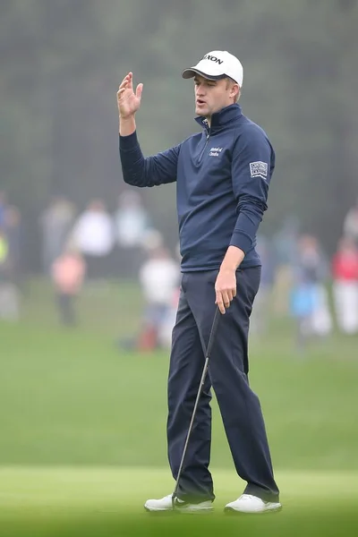 2015 上海で 2015 Wgc Hsbc チャンピオンズ ゴルフ トーナメントの最終ラウンド中にパットをプレイした後反応するプロゴルファー ラッセル ノックス — ストック写真