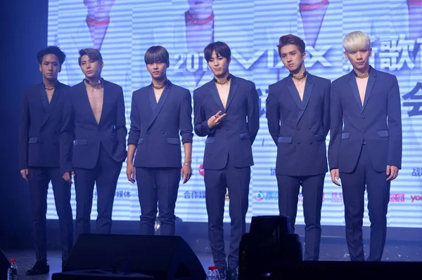 Membros Grupo Masculino Sul Coreano Vixx Posam Durante Uma Coletiva — Fotografia de Stock