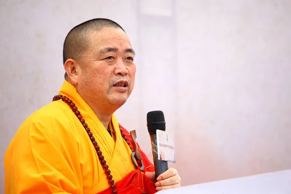 Shi Yongxin Abbot Shaolin Temple Talar Vid Lanseringen Ceremoni För — Stockfoto