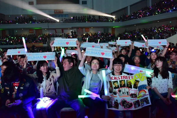 Fãs Chineses Levantam Banners Para Mostrar Apoio Grupo Pop Americano — Fotografia de Stock