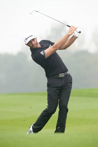 Amerikanischer Golfer Dustin Johnson Spielt Einen Hit Während Der Letzten — Stockfoto