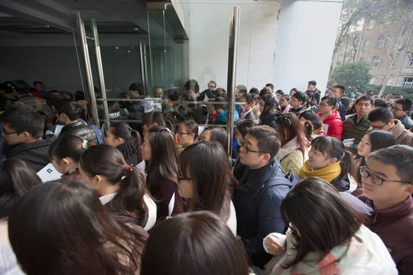 Tömeg Kínai Vizsgált Járni Egy Oktatási Épület Nanjing Erdészeti Egyetem — Stock Fotó