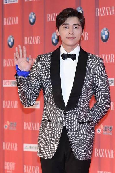 Cantante Actor Chino Yifeng Llega Alfombra Roja Para Gala Bazaar — Foto de Stock