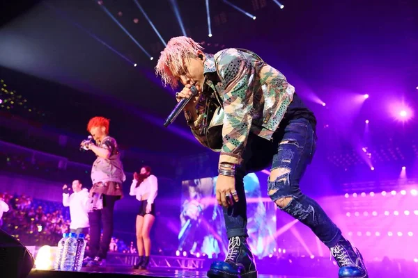 Medlemmar Sydkoreanska Pojke Gruppen Bigbang Utföra Bigbang 2015 World Tour — Stockfoto