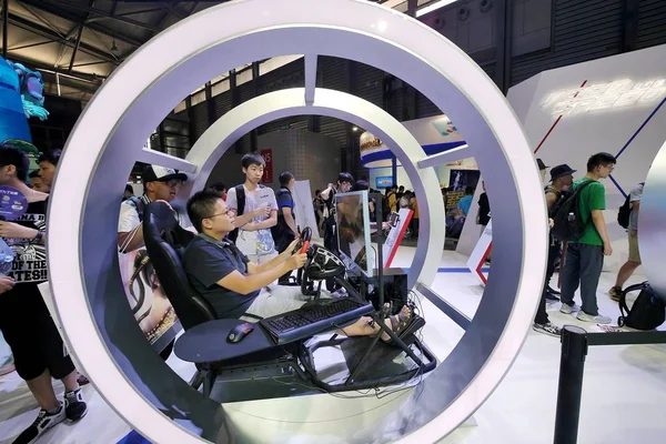 Visitor Competes Racing Game 13Th China Digital Entertainment Expo Also — Stock Photo, Image