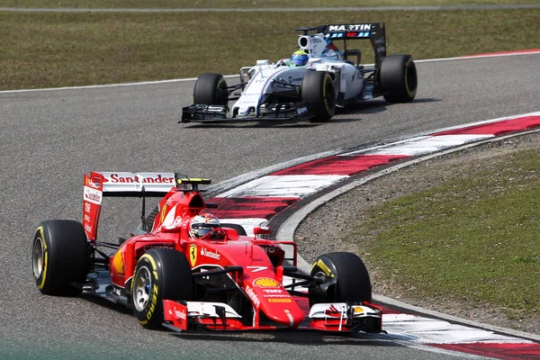 Finlands Kimi Raikkonen Van Ferrari Voorste Leidt Brazilië Felipe Massa — Stockfoto