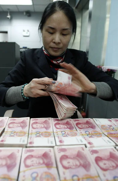 Kínai Jegyző Számol Rmb Renminbi Jüan Bankjegyek Egy Bank Ganyu — Stock Fotó