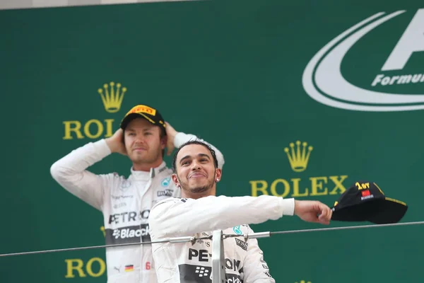 Británico Lewis Hamilton Mercedes Frente Saluda Los Aficionados Frente Compañero — Foto de Stock