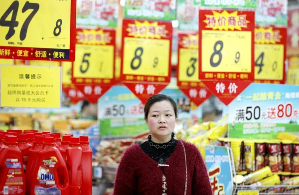 Китайський Клієнт Покупками Супермаркет Місті Huaibei Провінція Аньхой Китаї Квітня — стокове фото