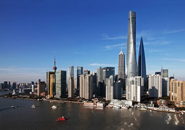 上海タワー 最も高いの上海環球金融中心 番目高い 金茂タワー 最も高い 高層ビルや高層ビル 中国上海市の浦東の陸家嘴金融地区の黄浦江沿い — ストック写真