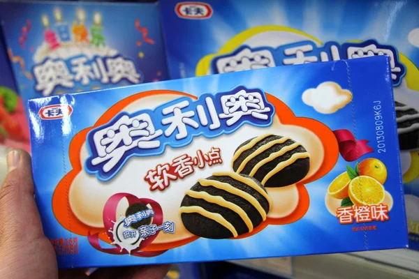 2014年2月14日 中国東部江蘇省南通市のスーパーマーケットでクラフトフーズのオレオビスケットのカートンを販売 — ストック写真