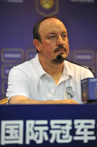 Cheftrainer Rafael Benitez Von Real Madrid Hört Auf Einer Pressekonferenz — Stockfoto