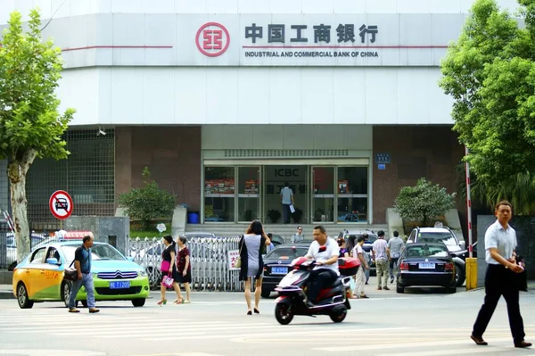 2015年8月28日 中国中部の湖北省 江昌市にあるIcbc 中国工商銀行 の支店の眺め — ストック写真