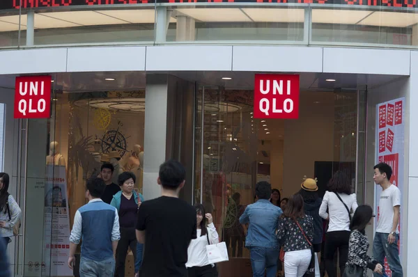 File Pelanggan Berjalan Menuju Toko Uniqlo Kota Guangzhou Selatan Provinsi — Stok Foto