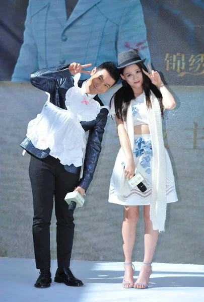 Atriz Taiwanesa Joe Chen Certo Ator Chinês Huang Xiaoming Posar — Fotografia de Stock