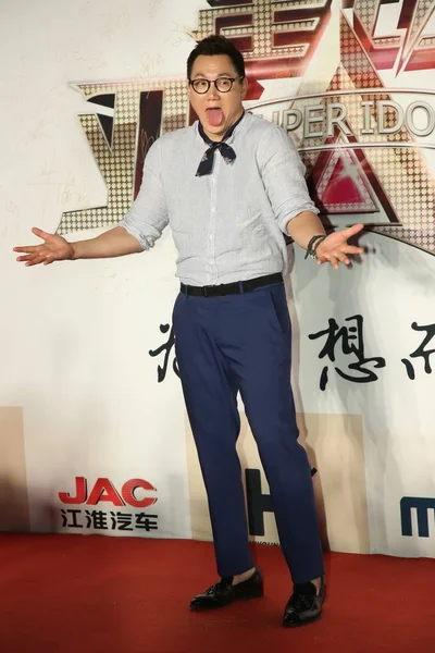 2015年7月2日 韩国歌手郑顺元抵达中国北京参加真人秀 超级偶像 的播出仪式时 在红毯上摆姿势 他的舞台名字更叫 — 图库照片
