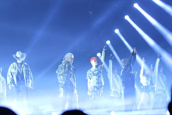 Miembros Del Grupo Chicos Surcoreanos Bigbang Tocan Durante Concierto Made —  Fotos de Stock