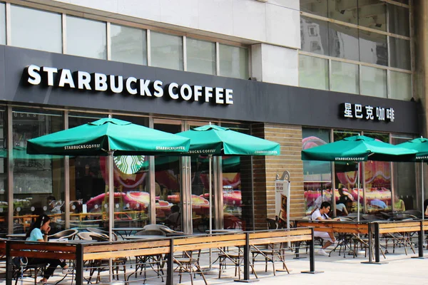 Pohled Kavárnu Starbucks Coffee Chongqing Čína Srpen 2015 — Stock fotografie