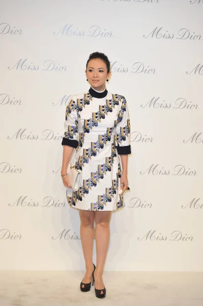 中国の女優チャン ツィイーのポーズと 2015 中国のミス ディオール展覧会オープニング イベントの到着彼女 — ストック写真